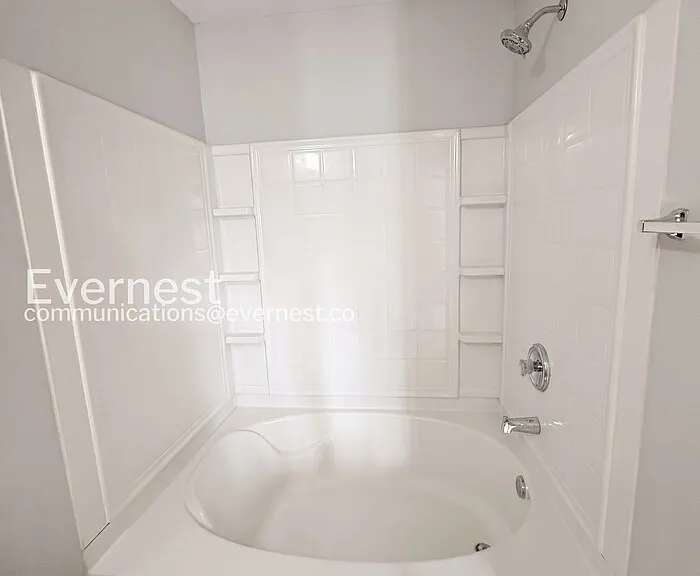 8643 Thomas Ln — Photo 10