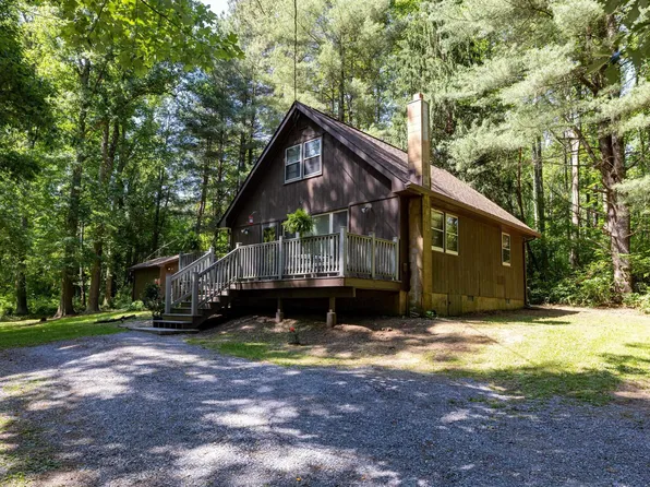 971 Shipyard Rd, Shenandoah, VA 22849