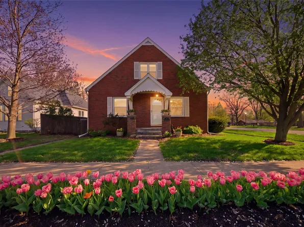 915 Franklin St, Pella, IA 50219