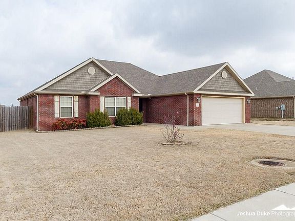 2nd image of 3000 SW Warberry Ave