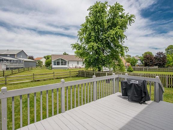4th image of 544 Courtland Ln