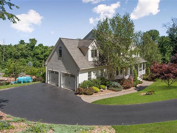 2nd image of 32 Joseph Dr