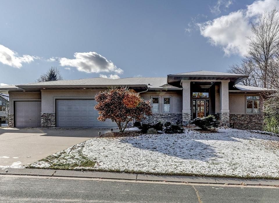 1st image of 2446 Wildwood Dr