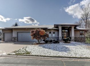 2446 Wildwood Dr, Shakopee, MN 55379