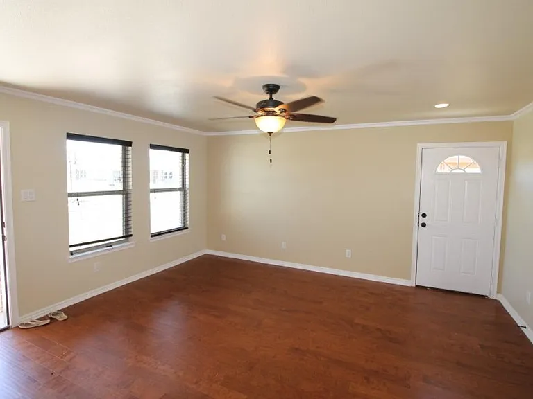 937 Robineta Ln — Photo 17