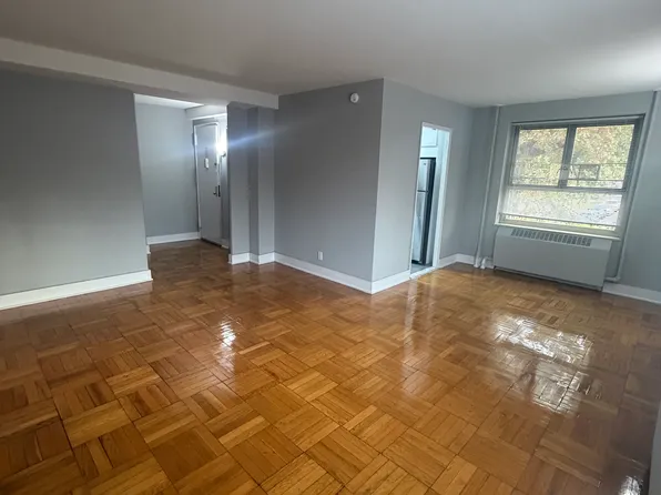 (undisclosed Address), Fresh Meadows, NY 11365