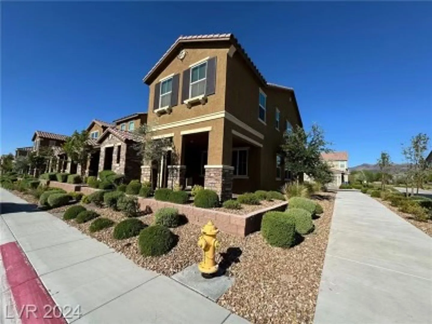 Modern 3-Bedroom Townhome with Open Living & Prime Henderson Location — Photo 4