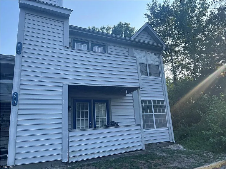 614 Waters Dr — Photo 2