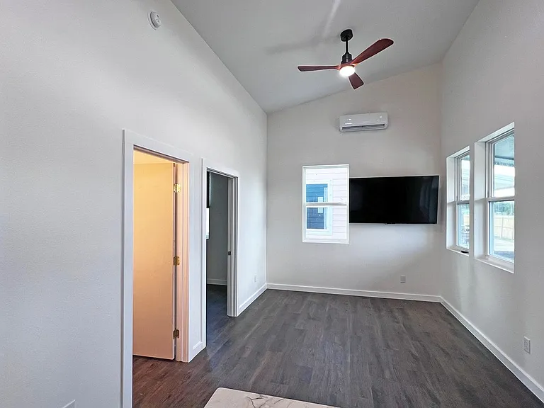 110 Landry Cir — Photo 2
