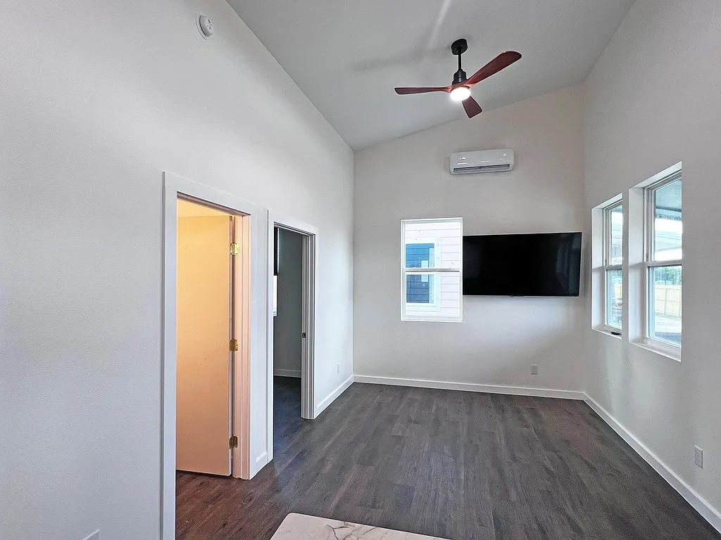Building Photo - 110 Landry Cir