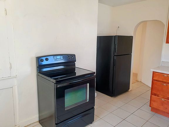3rd image of 214 N 12th Ave E #A