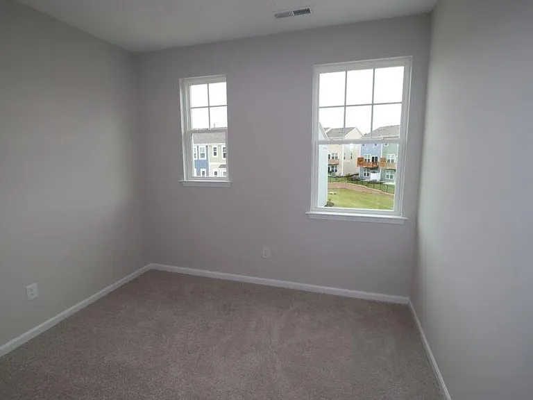 1021 Commack Dr — Photo 10
