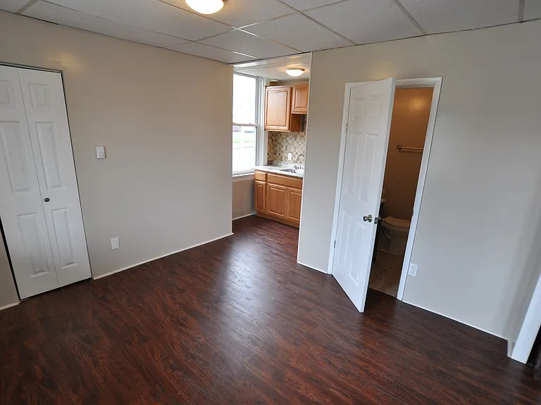 1101 6th Ave #1 — Photo 3