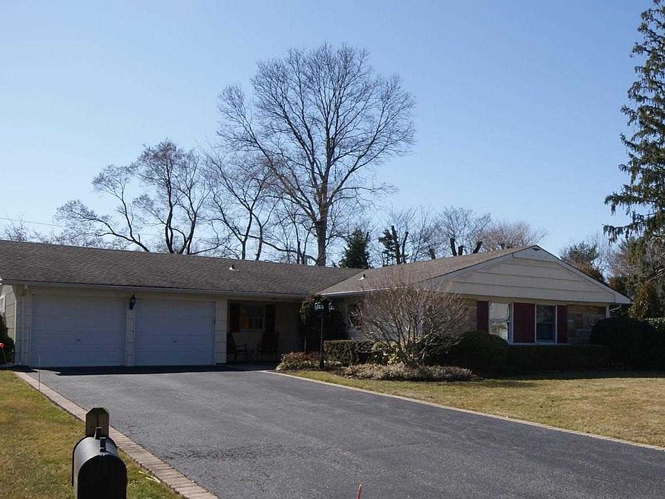 1st image of 40 Hopewell Dr