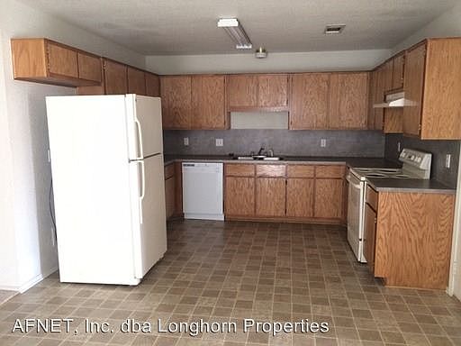 5th image of 2702 Lucille Dr