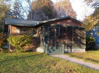 426 Taylor St, Cheboygan, MI 49721