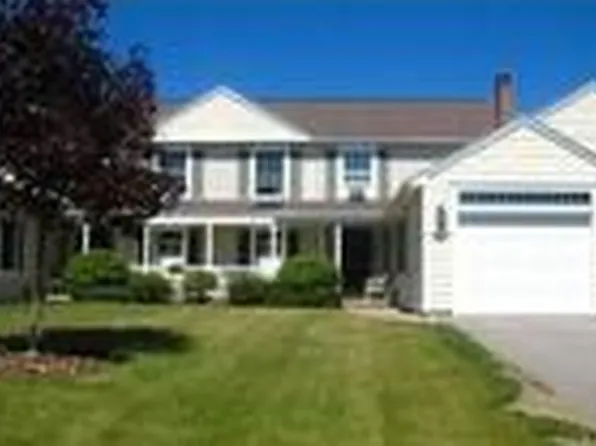 16 Signature Dr, Brunswick, ME 04011