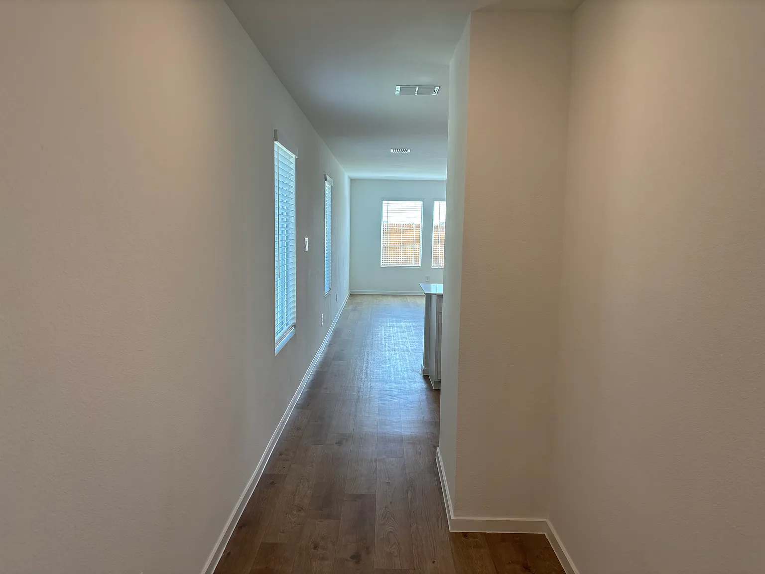 3 bed, 1400 sqft, $2,200 — Photo 4