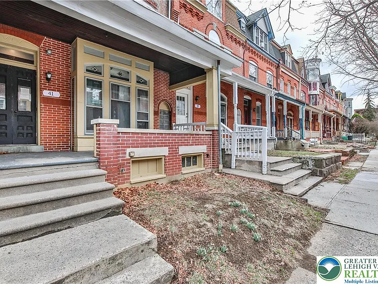 41 N 11th St #B — Photo 2
