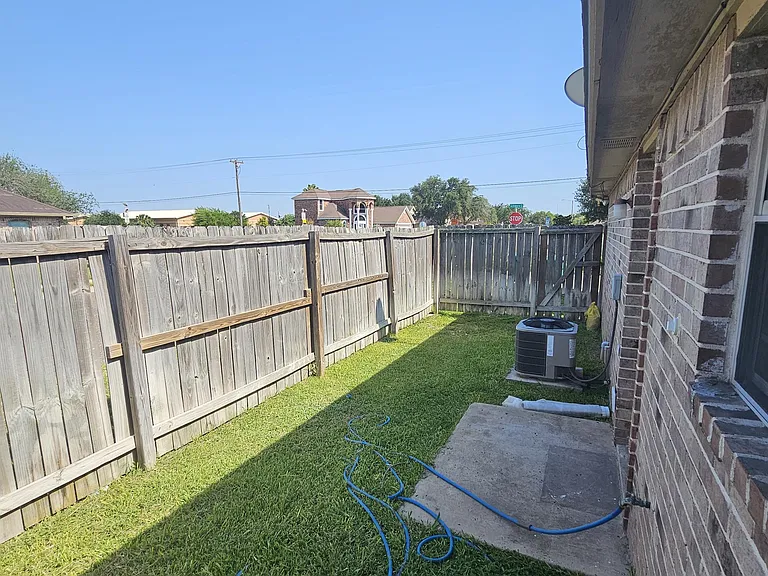 705 W Emerald Dr #B — Photo 2