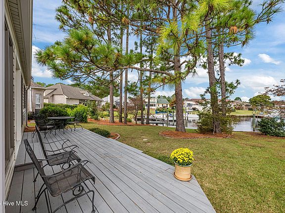 3rd image of 901 Coral Court