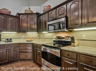 839 N Crescent Lakes Ct, Andover, KS 67002