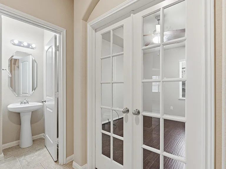 5815 Creek Crossing Ct — Photo 27