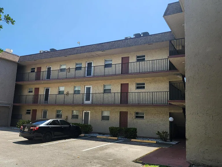 705 Lori Dr #110 — Photo 2