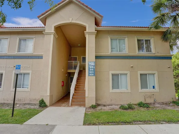 1133 Golden Lakes Blvd APT 826, Royal Palm Beach, FL 33411