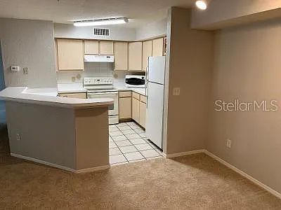 Building Photo - 824 Camargo Way #206