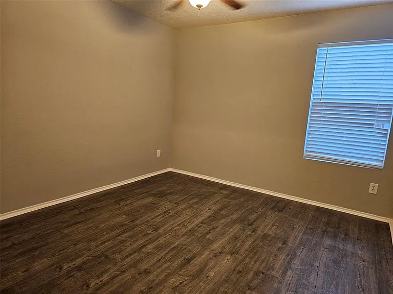 9825 George Washington Dr — Photo 2