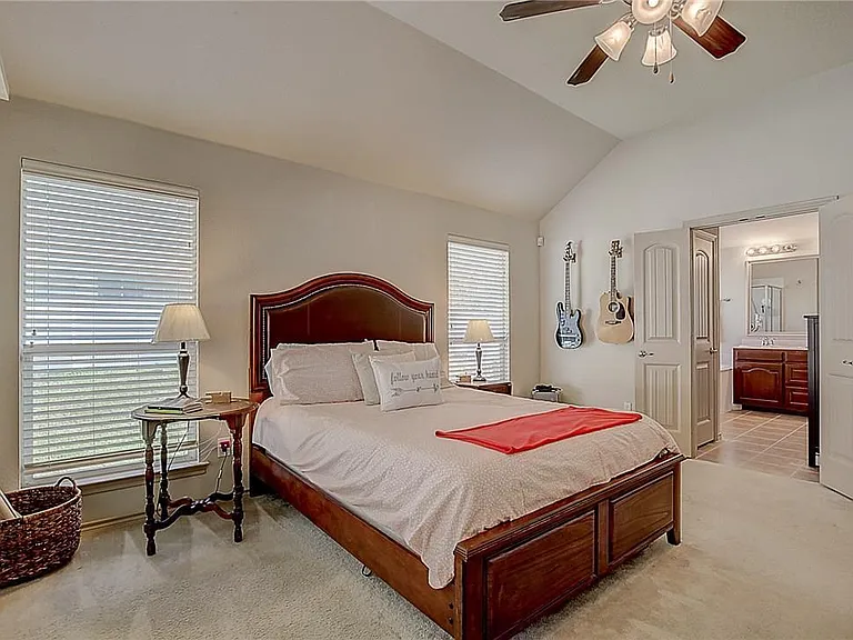 5009 Holliday Dr — Photo 27