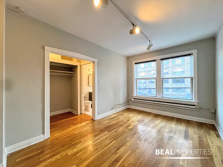 511 West Melrose — Photo 9