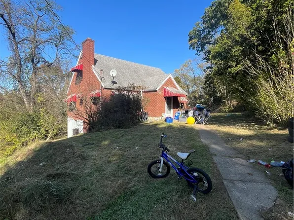 321 Apache Dr, Monessen, PA 15062