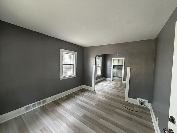 3rd image of 3235 W 121st St