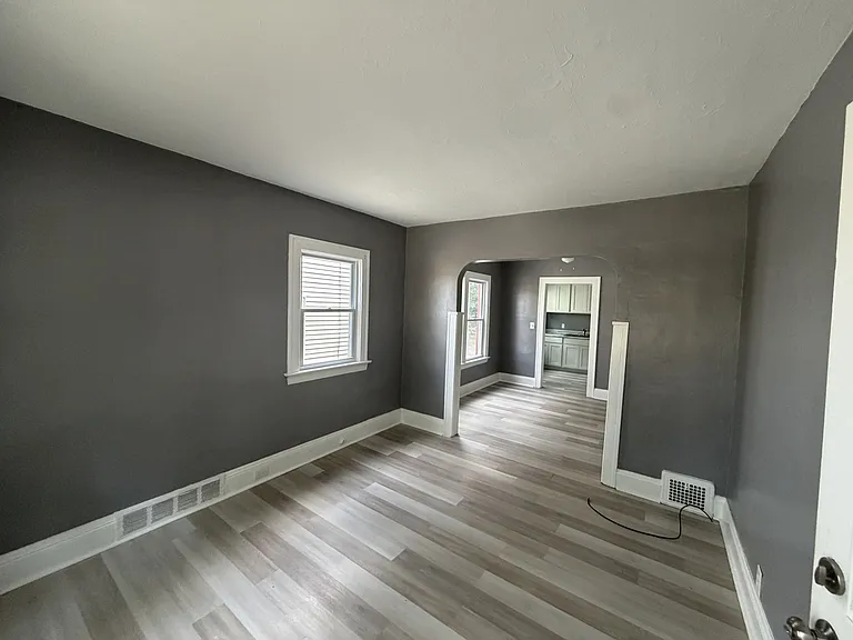 3235 W 121st St — Photo 3