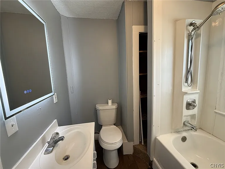 154 Seeley Ave — Photo 10