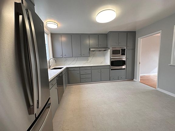 5th image of 124 Ortega St