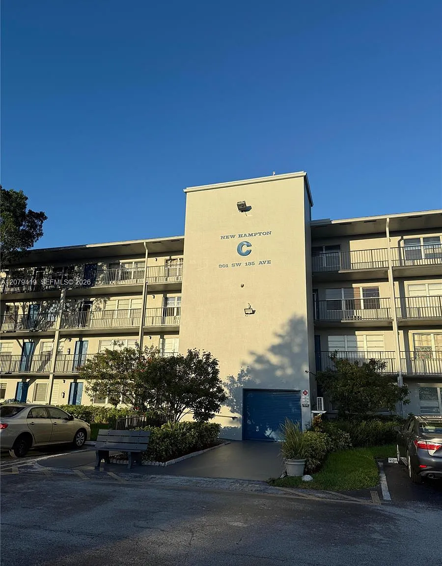 New Hampton At Century Vi — Photo 3