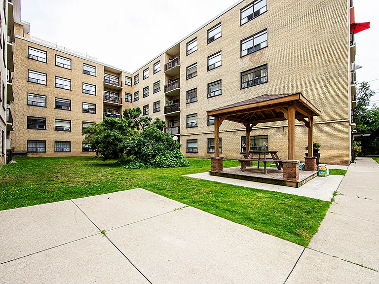 665 Roselawn Ave — Photo 10