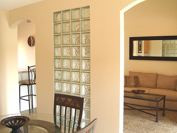 Dining/Living Room Area