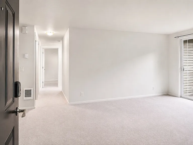 215 9th St #D302 — Photo 5