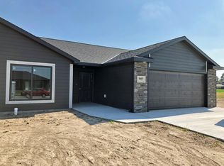 3709 E Avenue Pl, Kearney, NE 68847
