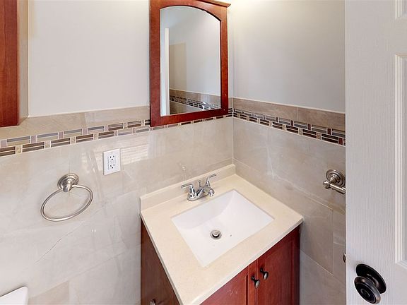 195-Gates-Ave-Bathroom(1)