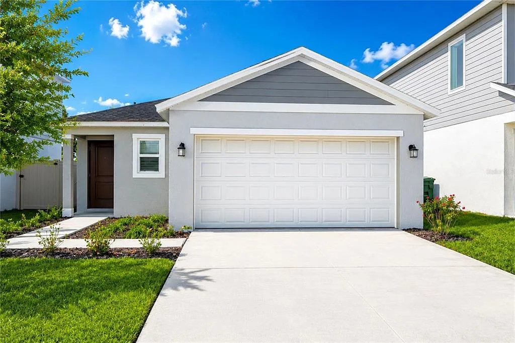 3 bed, 2.0 bath, 1429 sqft, $1,900 — Photo 1