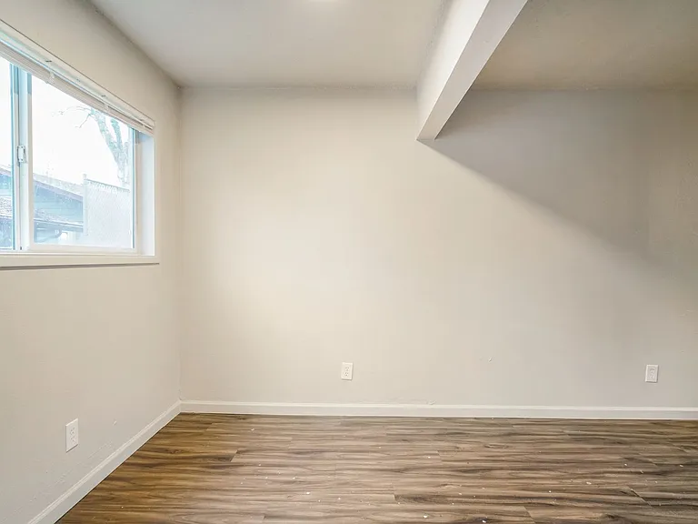 Willow Lake Apartments — Photo 16