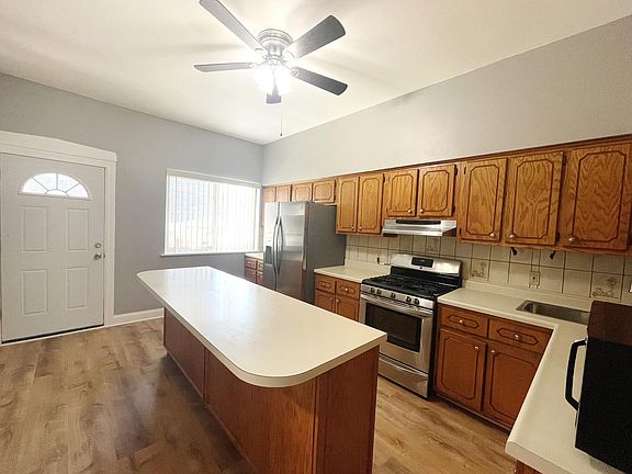 5th image of 2321 N Sacramento Ave APT 1