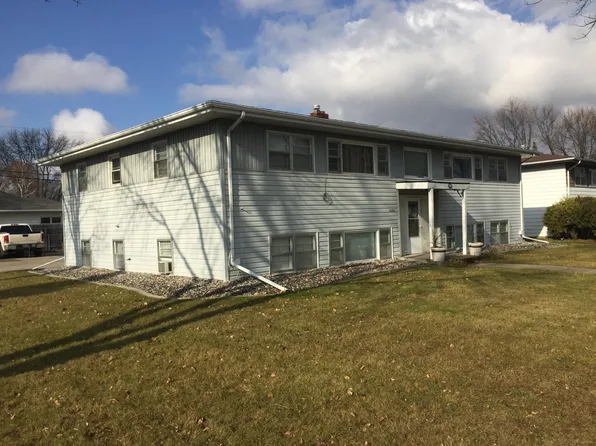 2502 9th St N, Fargo, ND 58102