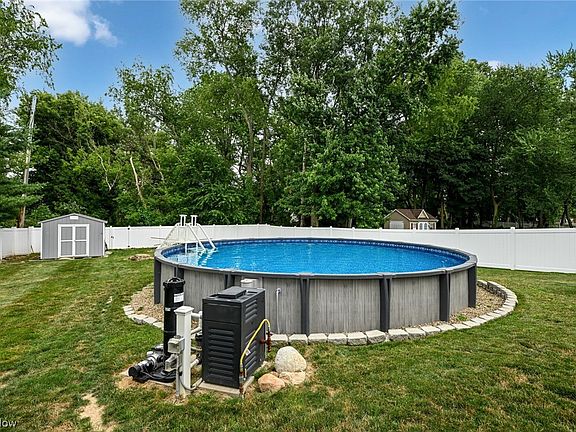 5th image of 2272 Canterbury Cir