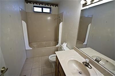 5th image of 1042 River Bluff Dr